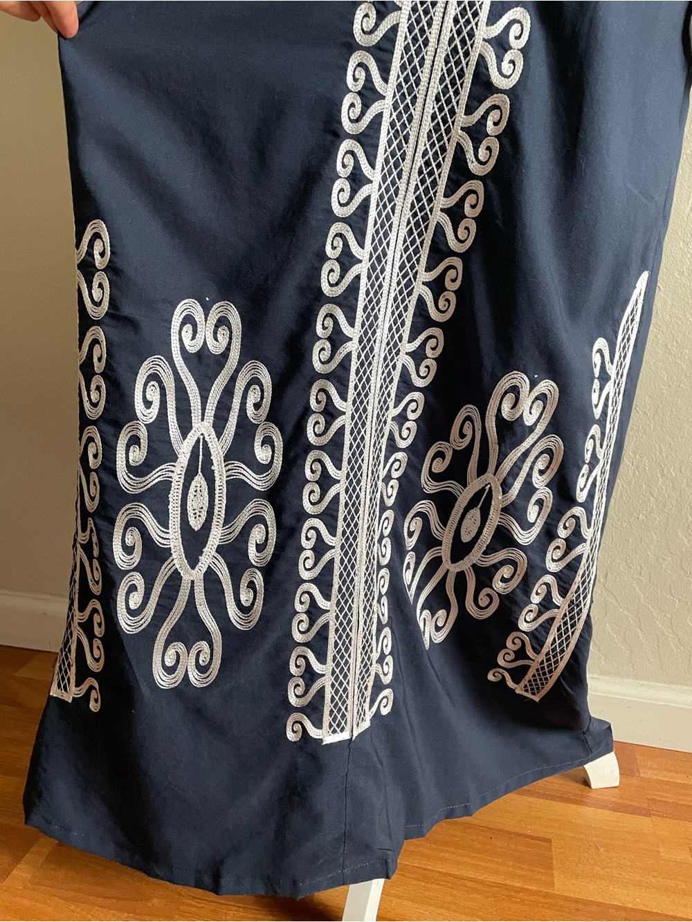 Embroidered caftan - Picture 7 of 15